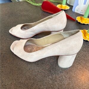 Rachel Comey, size 7, light natural suede, peep toe and cool  rounded block 3”